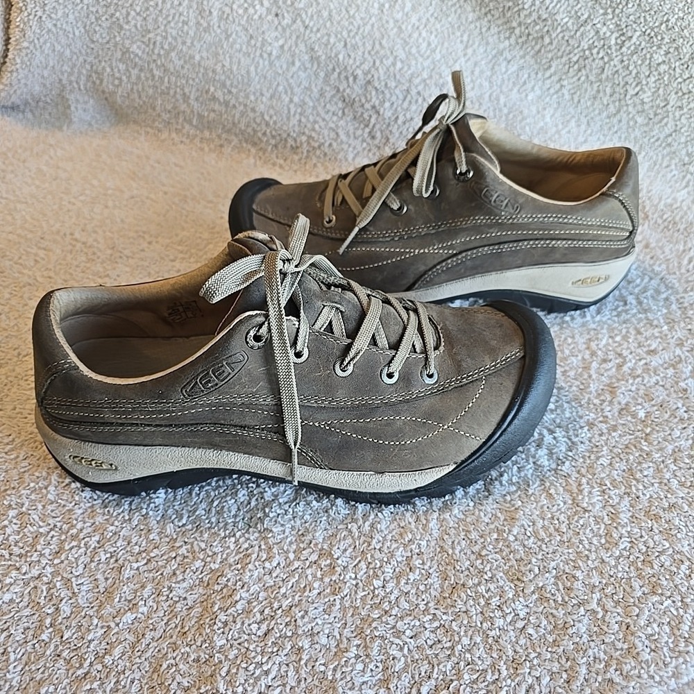 Keen Women's Brown Toyah Lace Up Trail Shoes Hiking Outdoor‎ Gorpcore Size 9.5